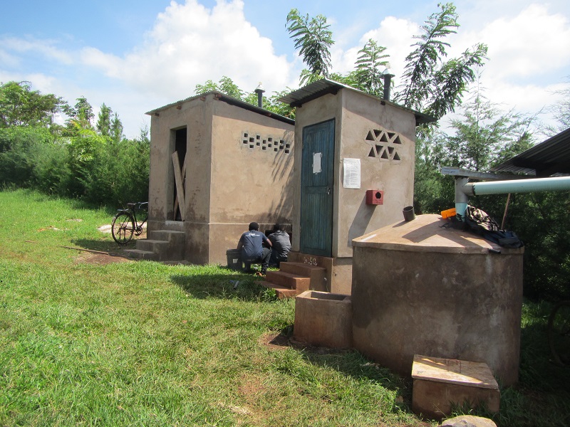 Casa- Toilets from outside